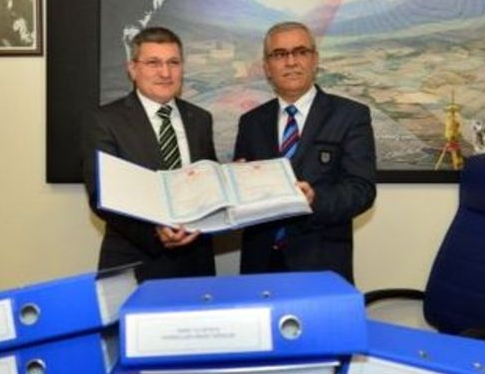 15 bin tapu Başkan Şahin’e teslim