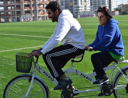 Bisiklete binmeyi öğrendiler
