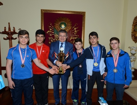 Güreşte Türkiye Şampiyonu okul