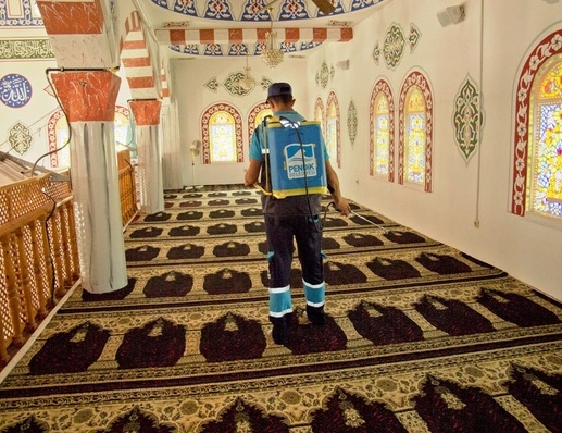 Camiler gül kokuyor