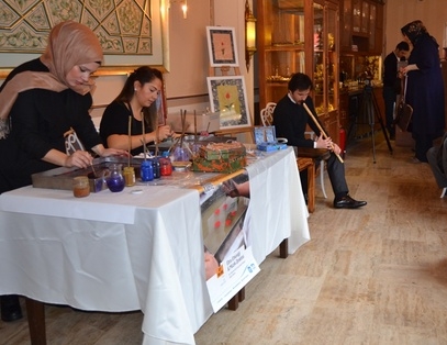 Sanat Kahve’de ney eşliğinde ebru