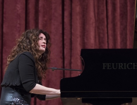 Piyanosunu konuşturdu