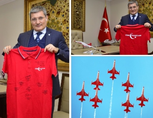 Türk Yıldızları'ndan anlamlı hediye