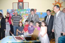 Yetenekli miniklere başkandan övgü