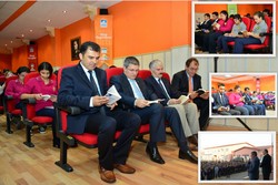 Lise öğrencileri Başkan Şahin'le kitap okuyor